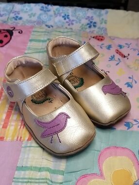 Livie & Luca Metallic Gold Leather Mary Janes with Purple Bird 12-18 Month Pio